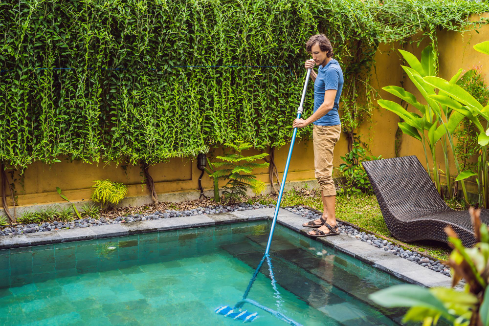 Pool Cleaning: Should I DIY or Ask a Professional?